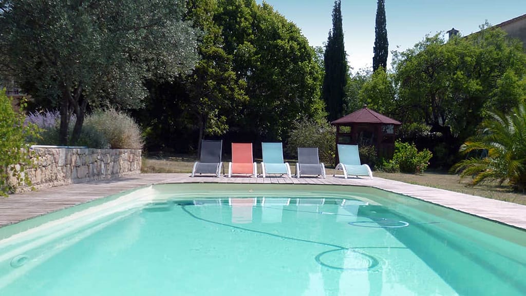 Profitez de la piscine à l'Escale provençale