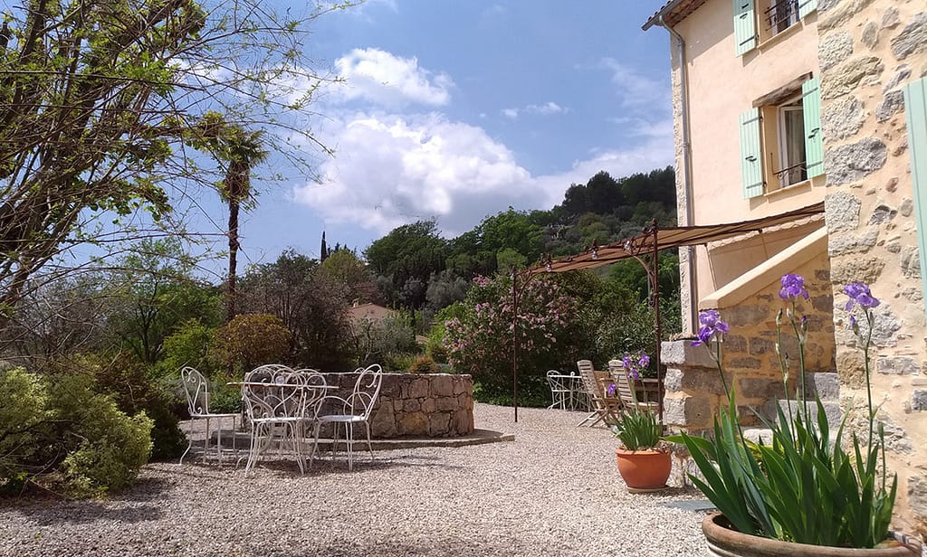 Petit déjeuner sur la terrasse