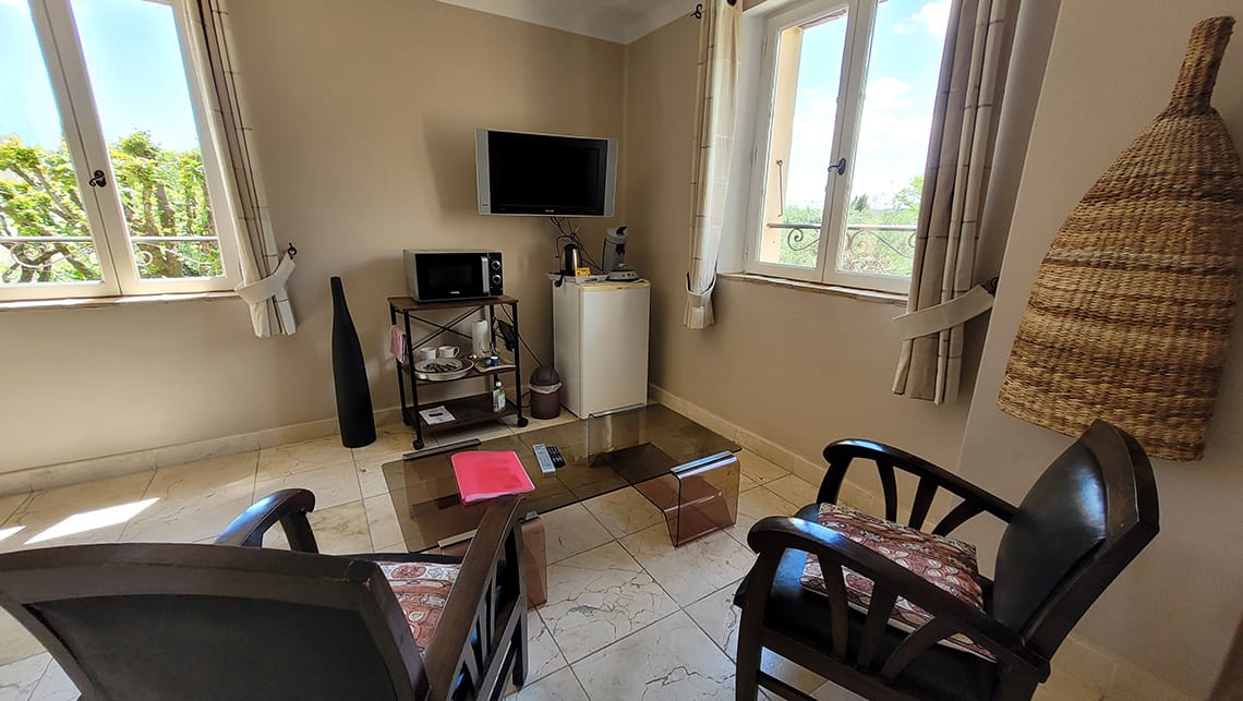 Coin cuisine chambre Terre Bnb L'Escale Provençale à Tourrettes