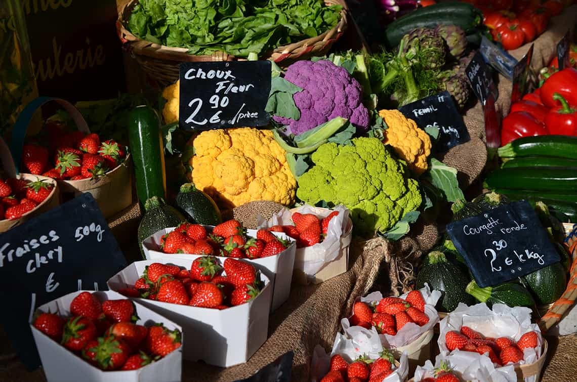 Marché à Fayence avec des produits locaux, régionaux