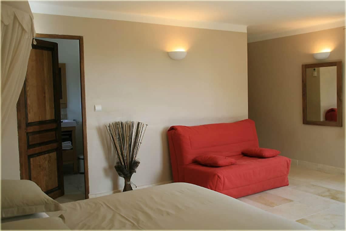 Canapé dans la chambre Terre