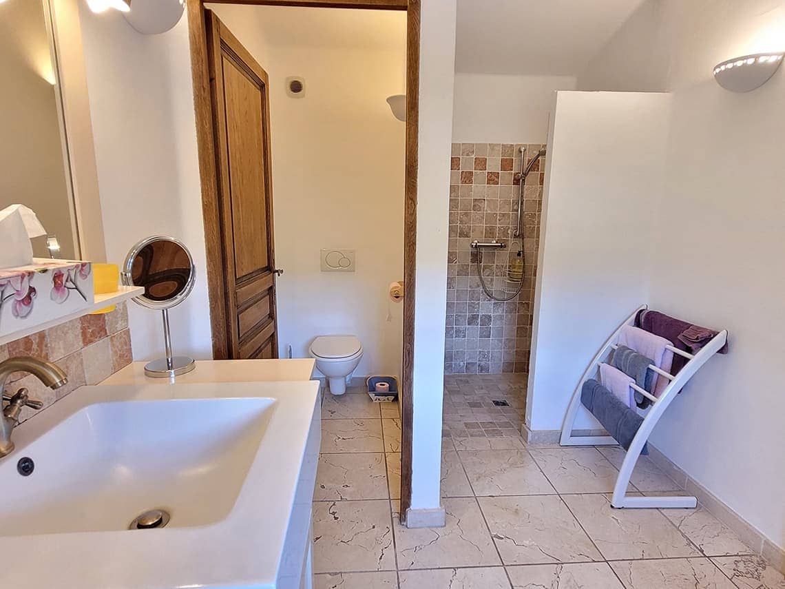 salle de douche chambre Lune à l'Escale Provençale