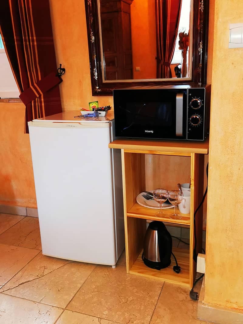 espace cuisine dans la chambre de l'Escale Provençale